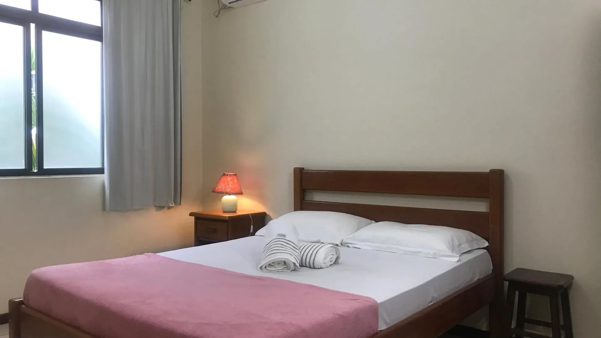 Pensión Regina Del Mare Residence Apartamentos completos para até 05 pessoas a 50 metros da praia Florianópolis
