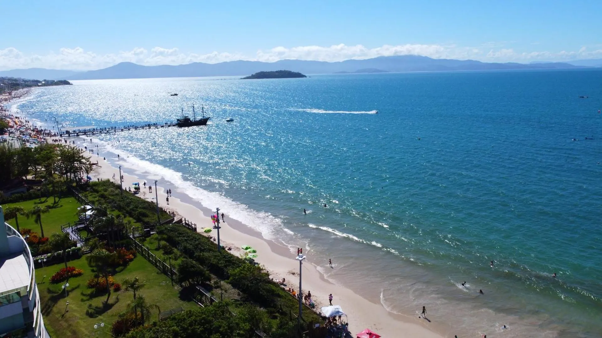 Regina Del Mare Residence Apartamentos completos para até 05 pessoas a 50 metros da praia Florianópolis Brasil