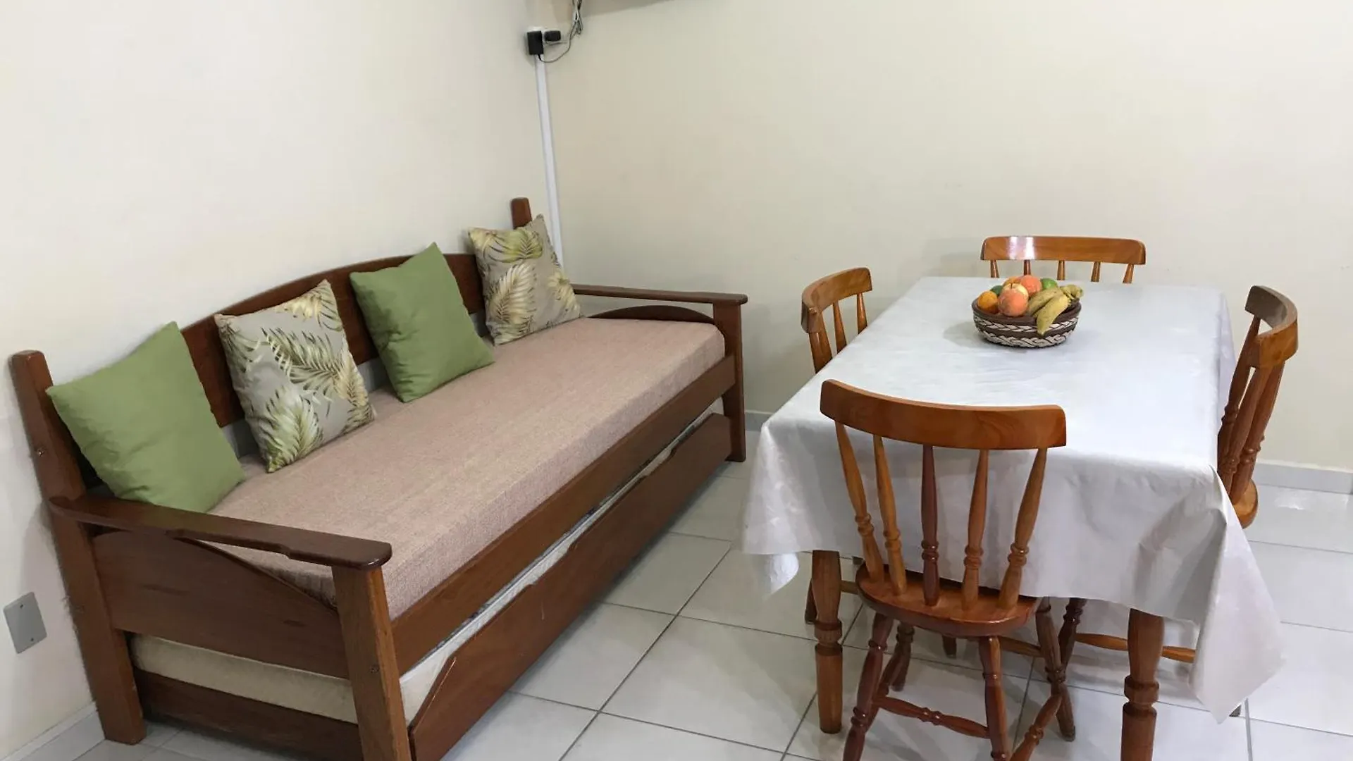 Regina Del Mare Residence Apartamentos completos para até 05 pessoas a 50 metros da praia Florianópolis Brasil