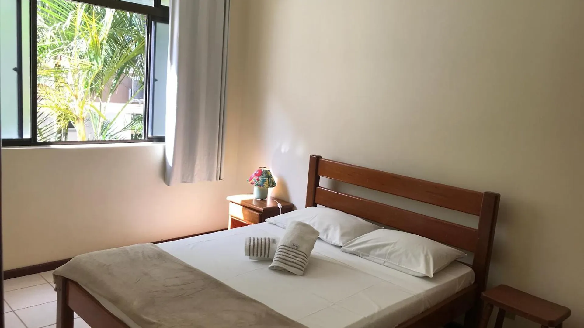 Regina Del Mare Residence Apartamentos completos para até 05 pessoas a 50 metros da praia Florianópolis